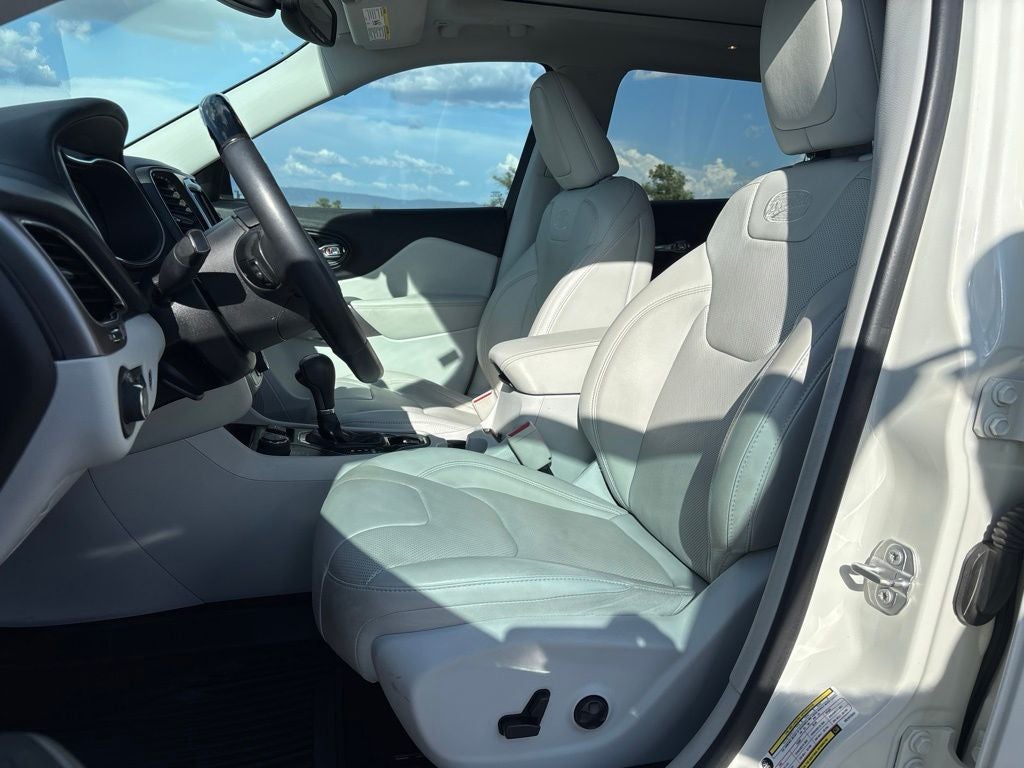 2019 Jeep Cherokee Overland