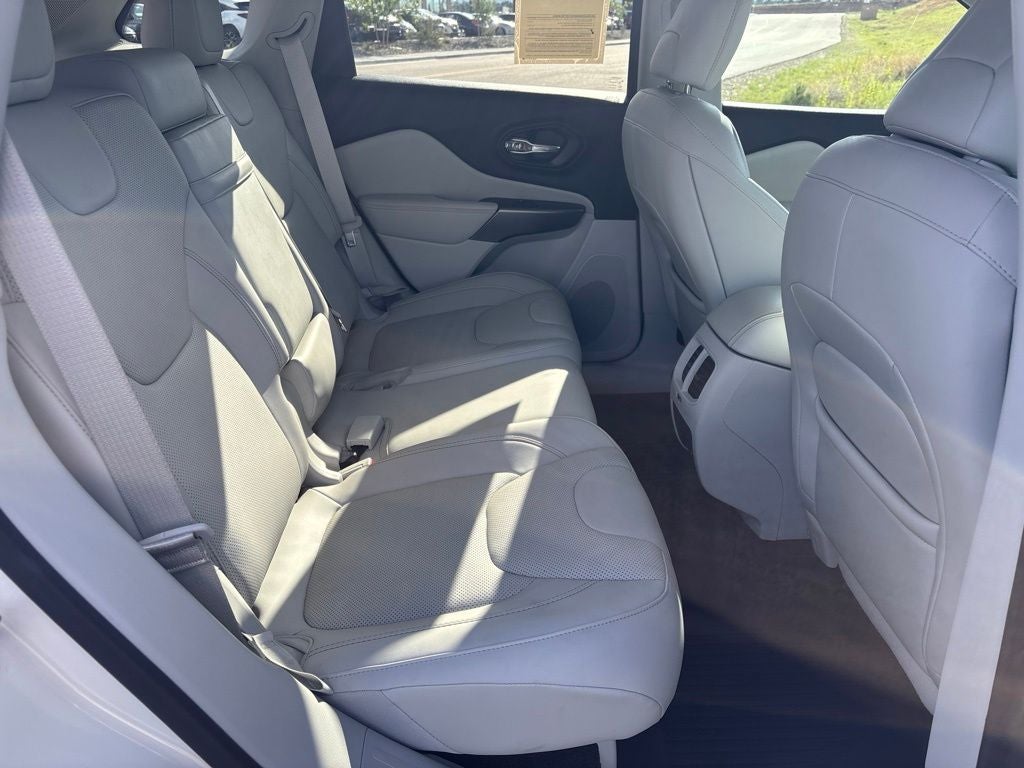 2019 Jeep Cherokee Overland