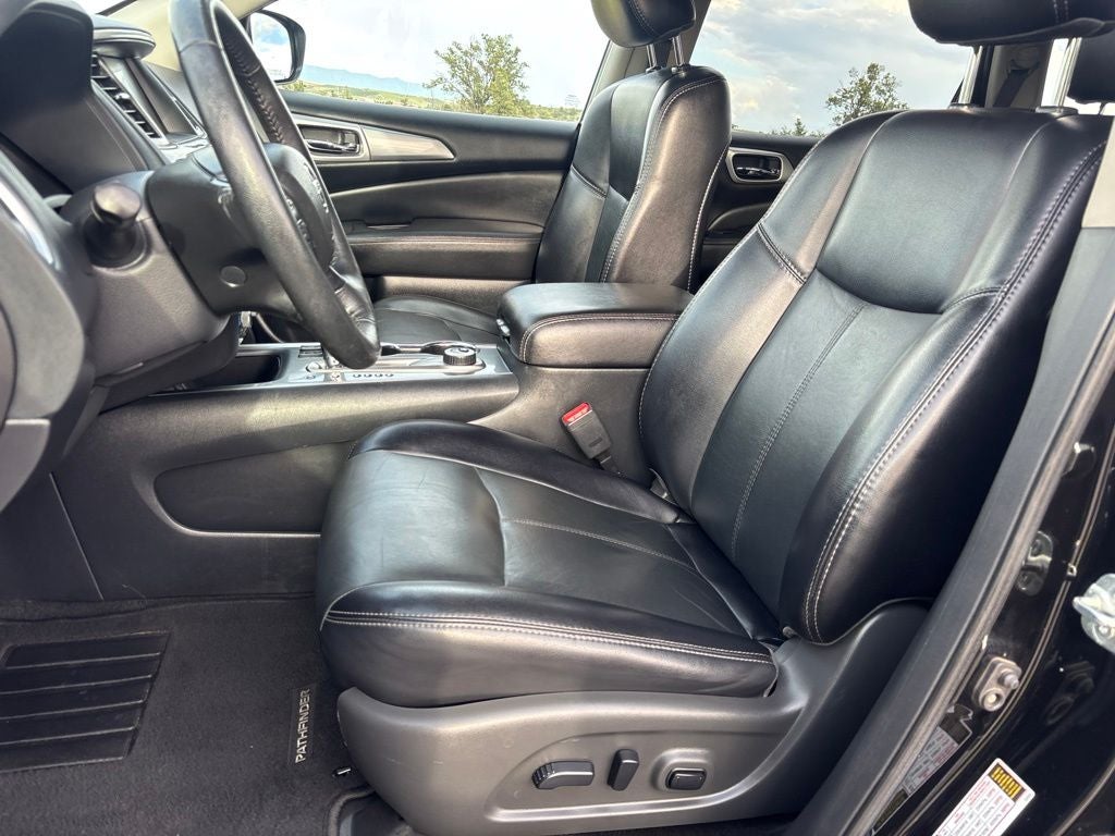 2020 Nissan Pathfinder SL