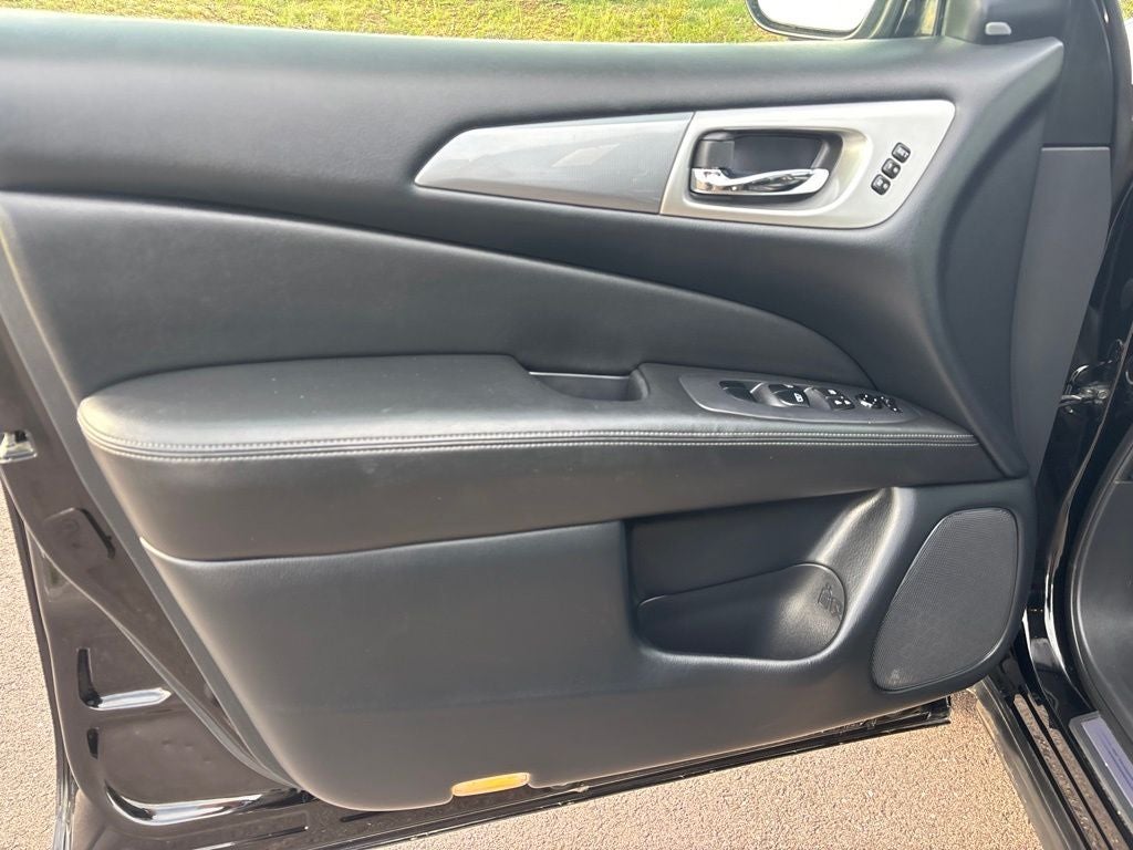 2020 Nissan Pathfinder SL