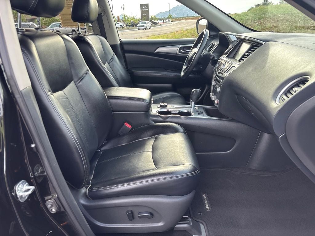 2020 Nissan Pathfinder SL