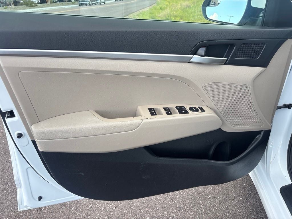 2019 Hyundai ELANTRA SE