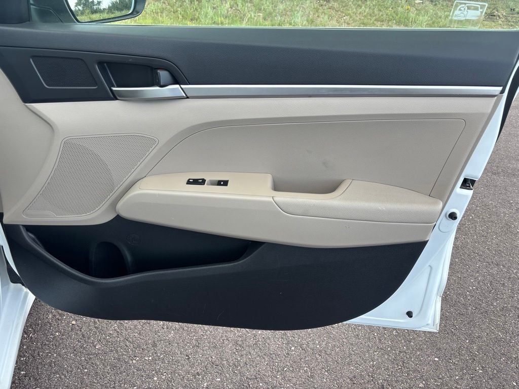2019 Hyundai ELANTRA SE