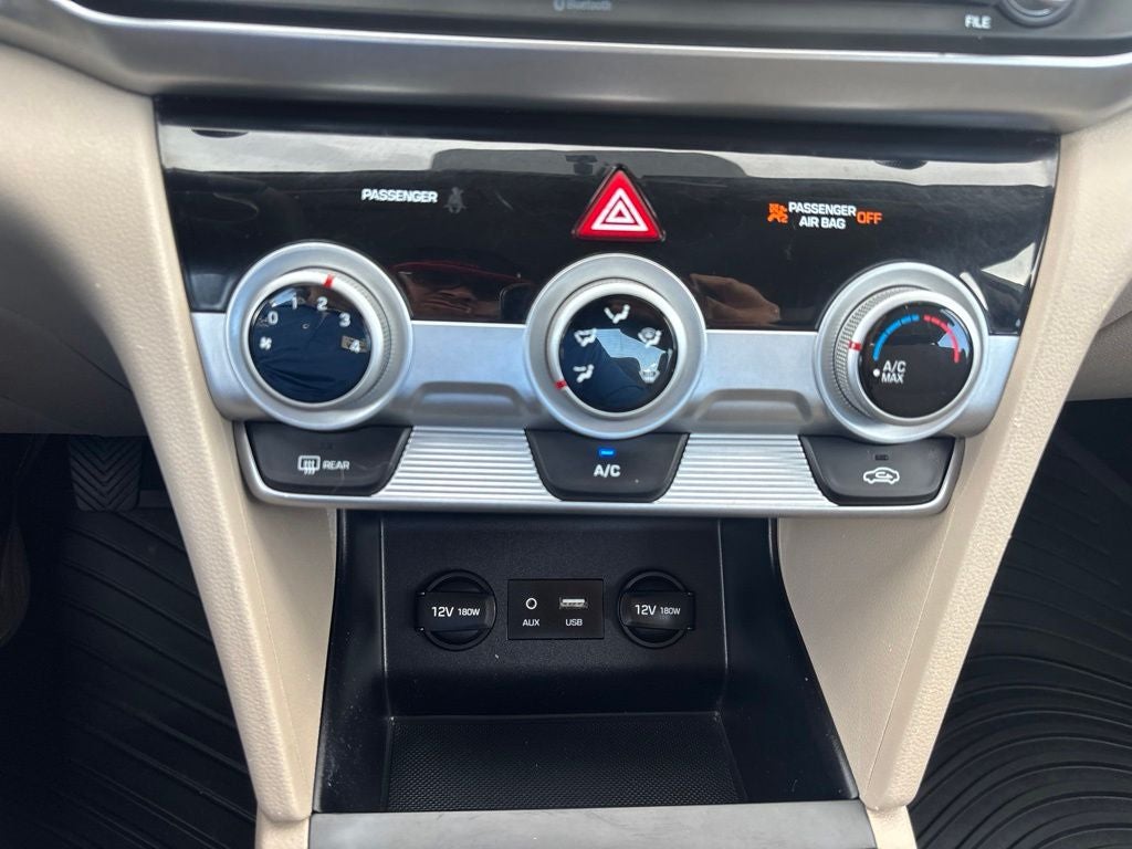 2019 Hyundai ELANTRA SE
