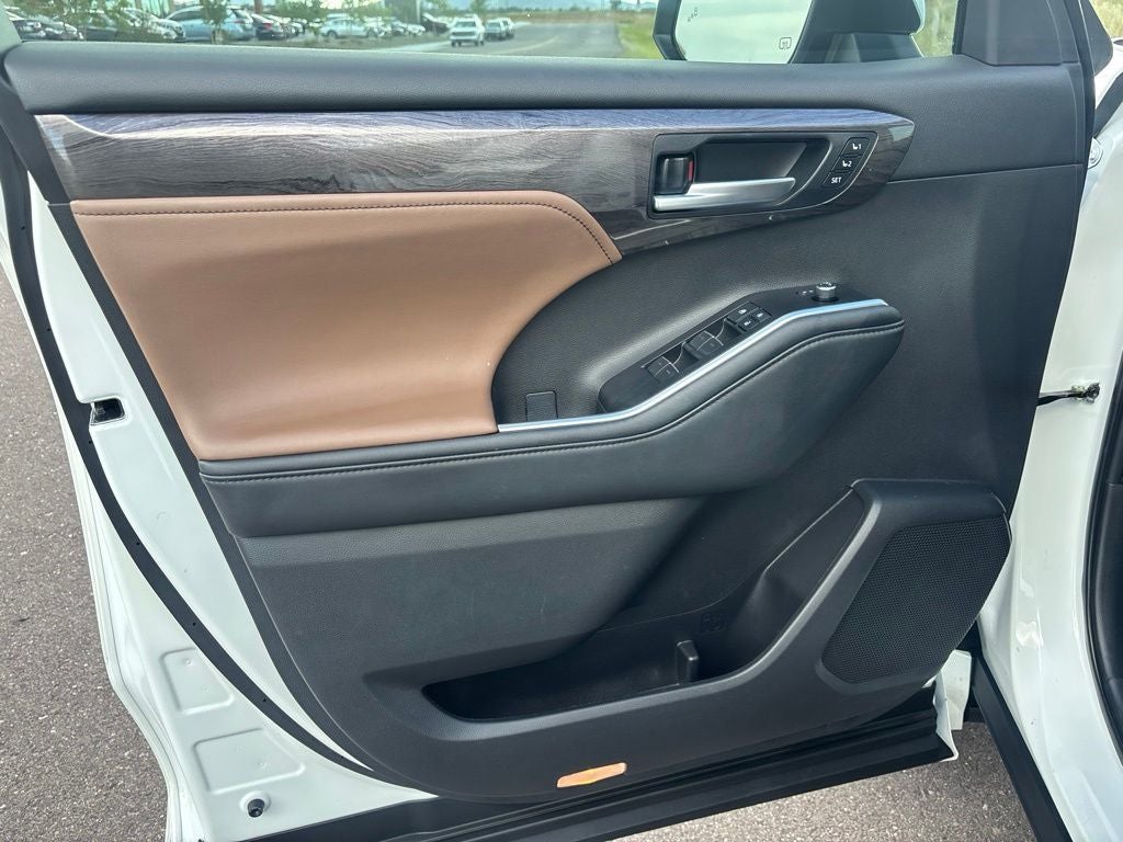 2025 Toyota Highlander Hybrid Limited 25th Edition