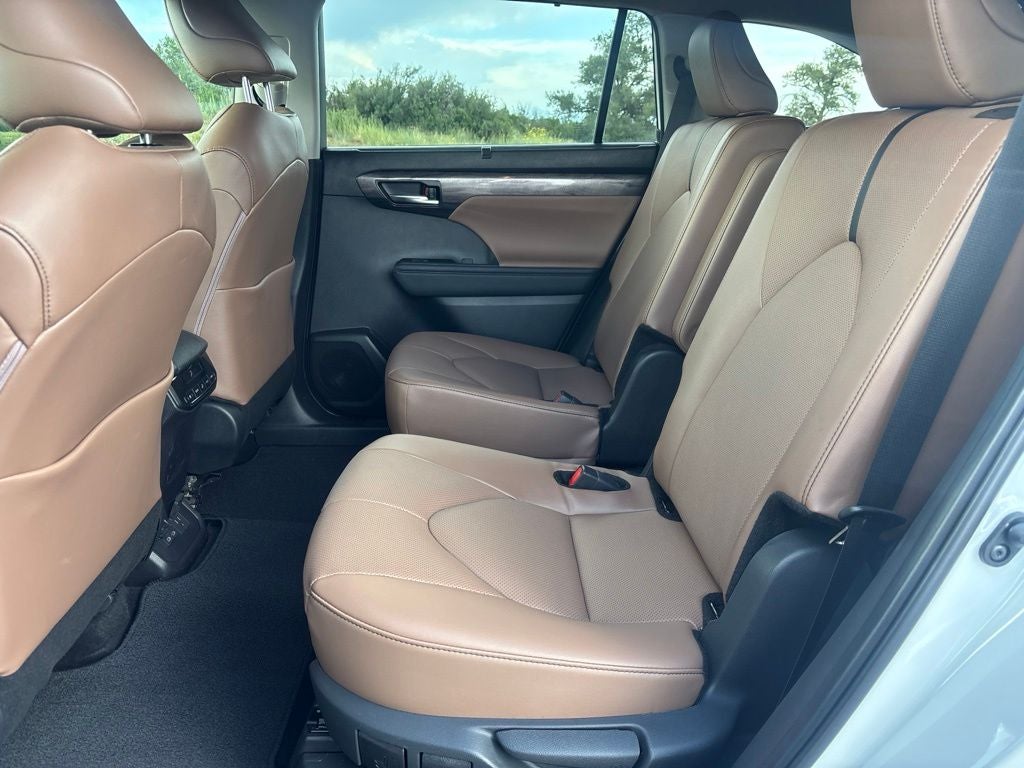 2025 Toyota Highlander Hybrid Limited 25th Edition