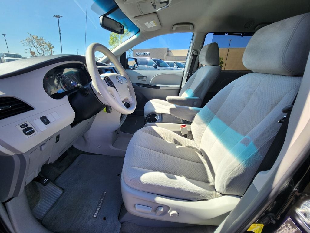 2012 Toyota Sienna LE 8 Passenger