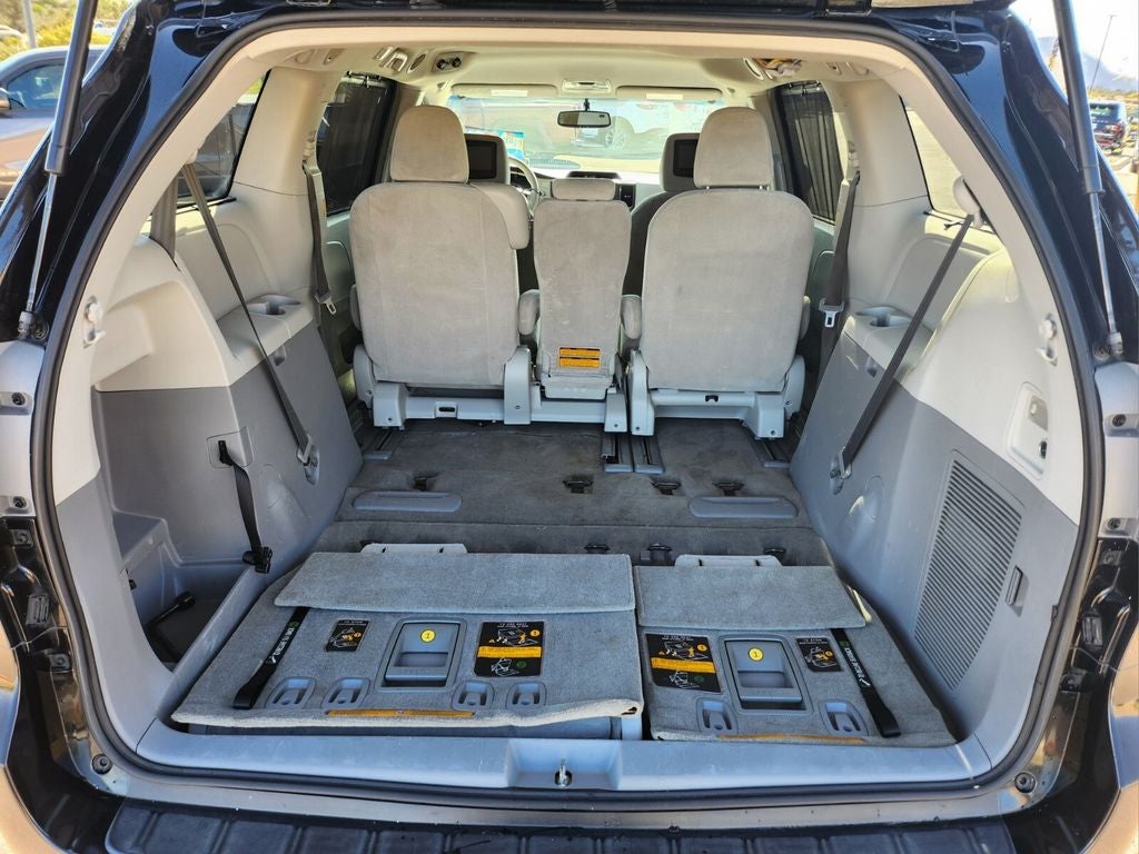 2012 Toyota Sienna LE 8 Passenger