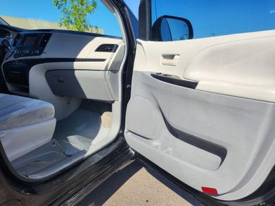 2012 Toyota Sienna LE 8 Passenger