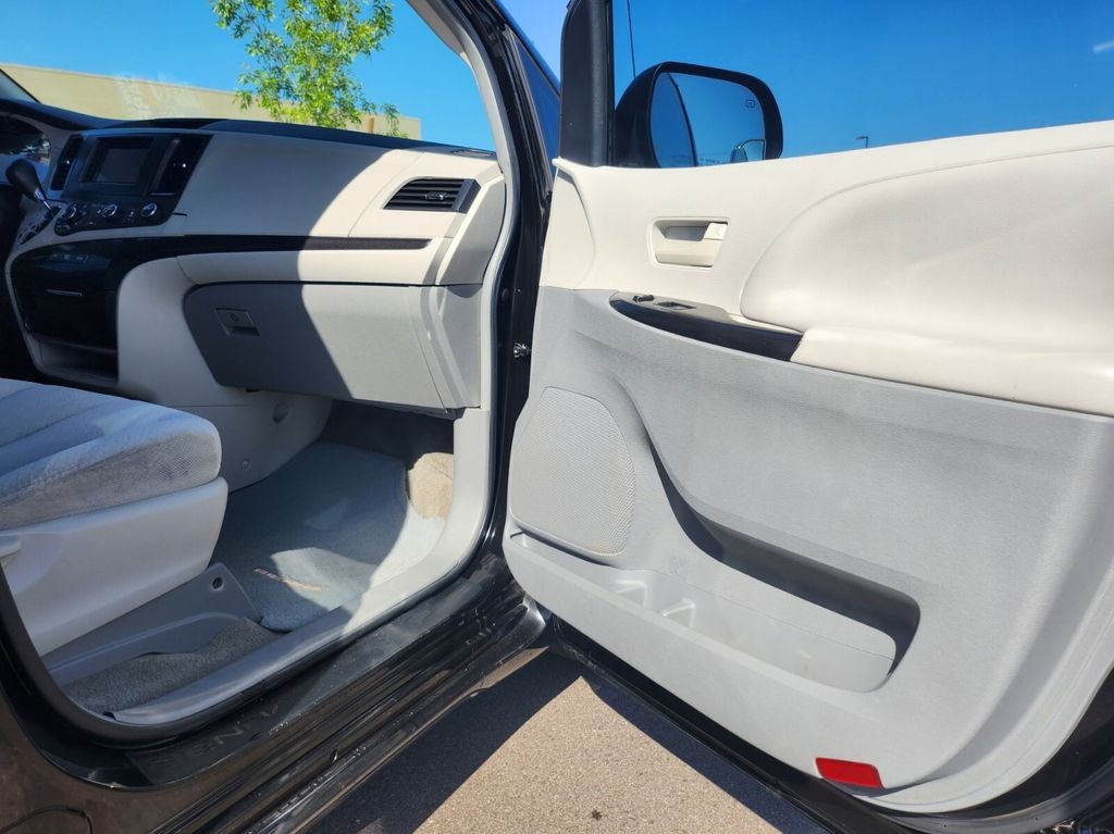 2012 Toyota Sienna LE 8 Passenger