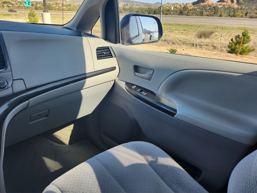 2012 Toyota Sienna LE 8 Passenger