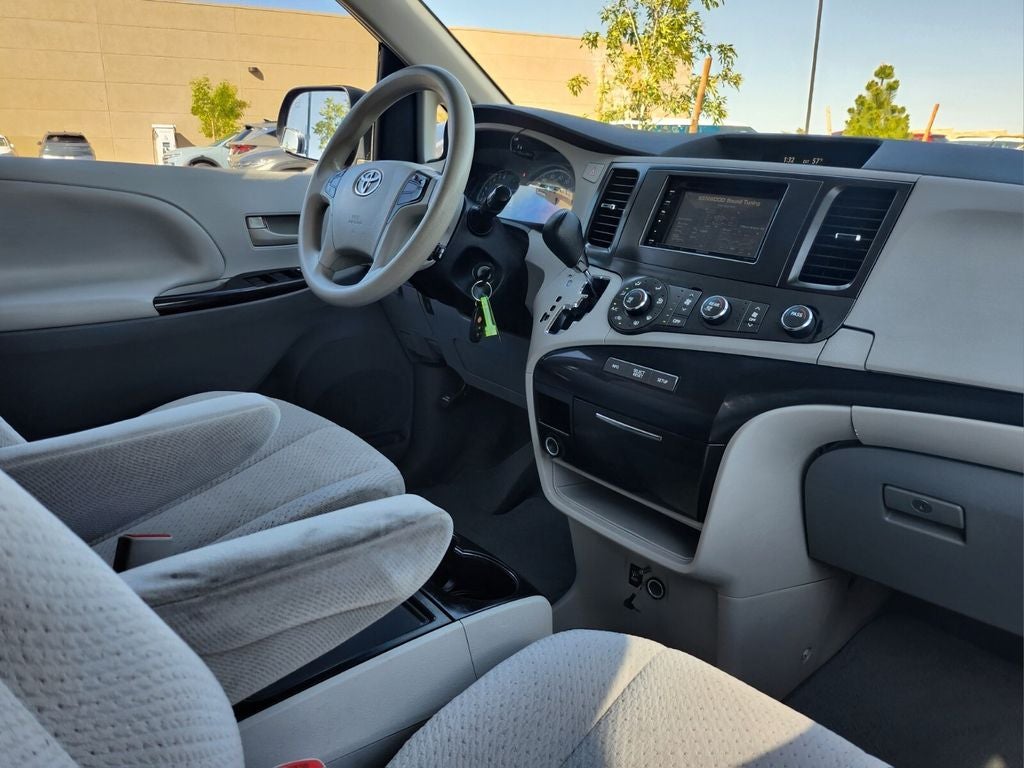 2012 Toyota Sienna LE 8 Passenger