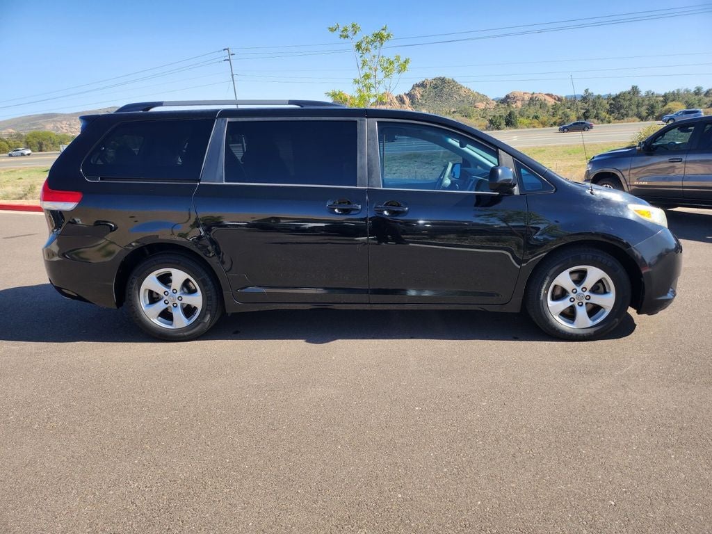 2012 Toyota Sienna LE 8 Passenger