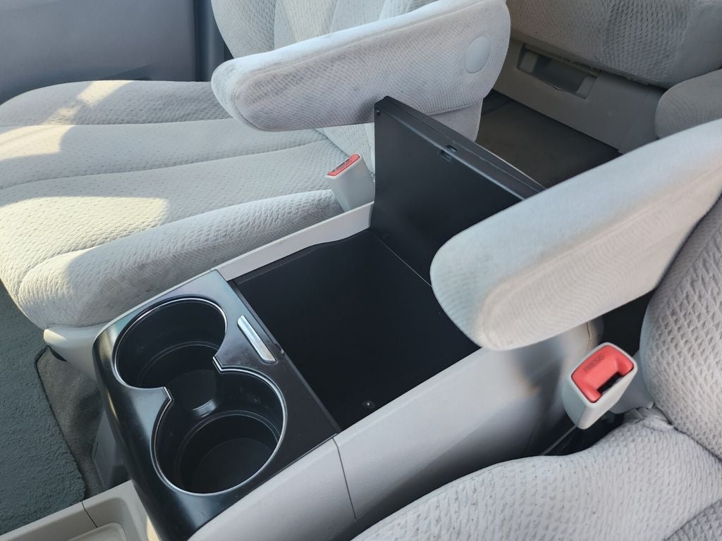 2012 Toyota Sienna LE 8 Passenger