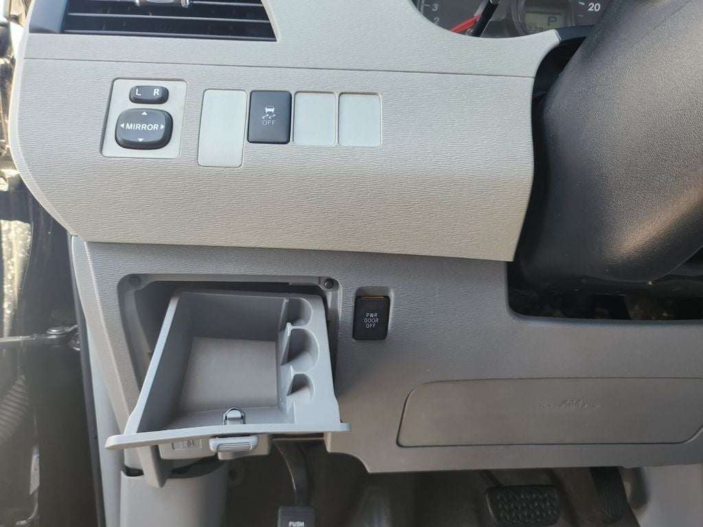 2012 Toyota Sienna LE 8 Passenger