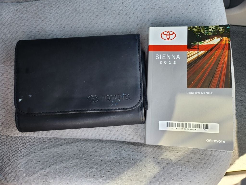 2012 Toyota Sienna LE 8 Passenger