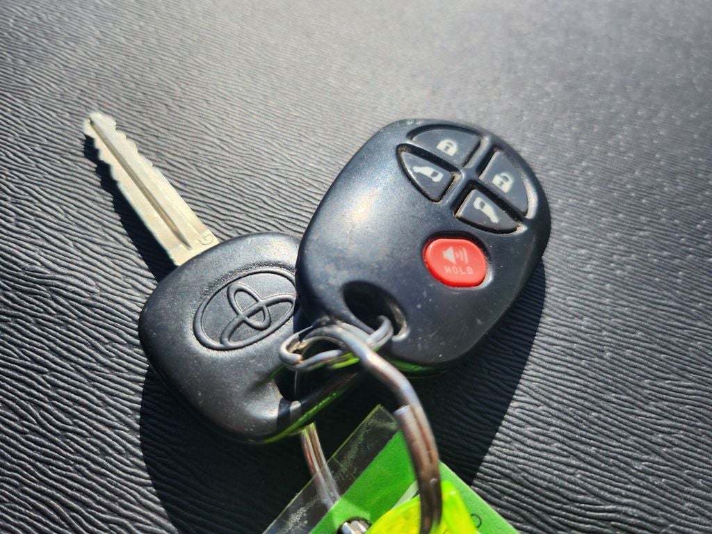 2012 Toyota Sienna LE 8 Passenger