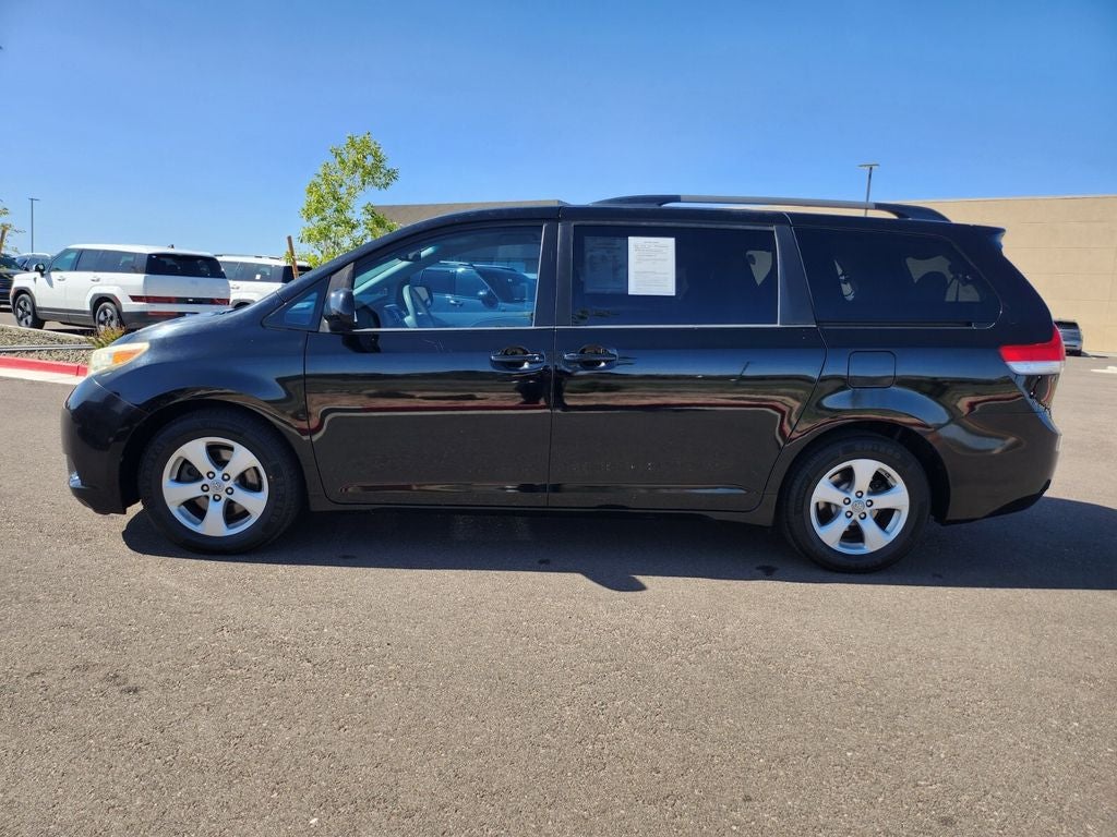 2012 Toyota Sienna LE 8 Passenger