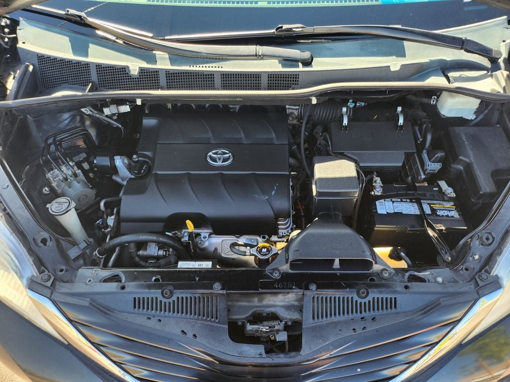 2012 Toyota Sienna LE 8 Passenger