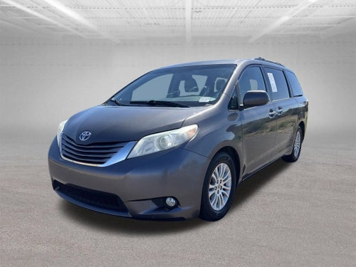 2015 Toyota Sienna XLE 8 Passenger