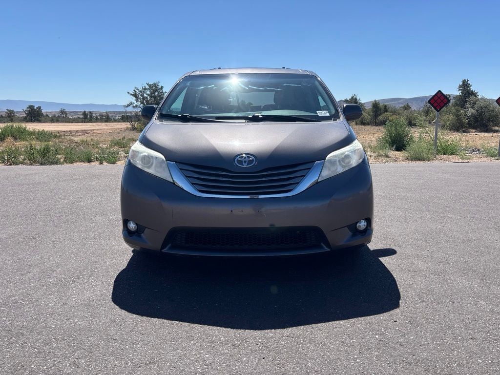 2015 Toyota Sienna XLE 8 Passenger