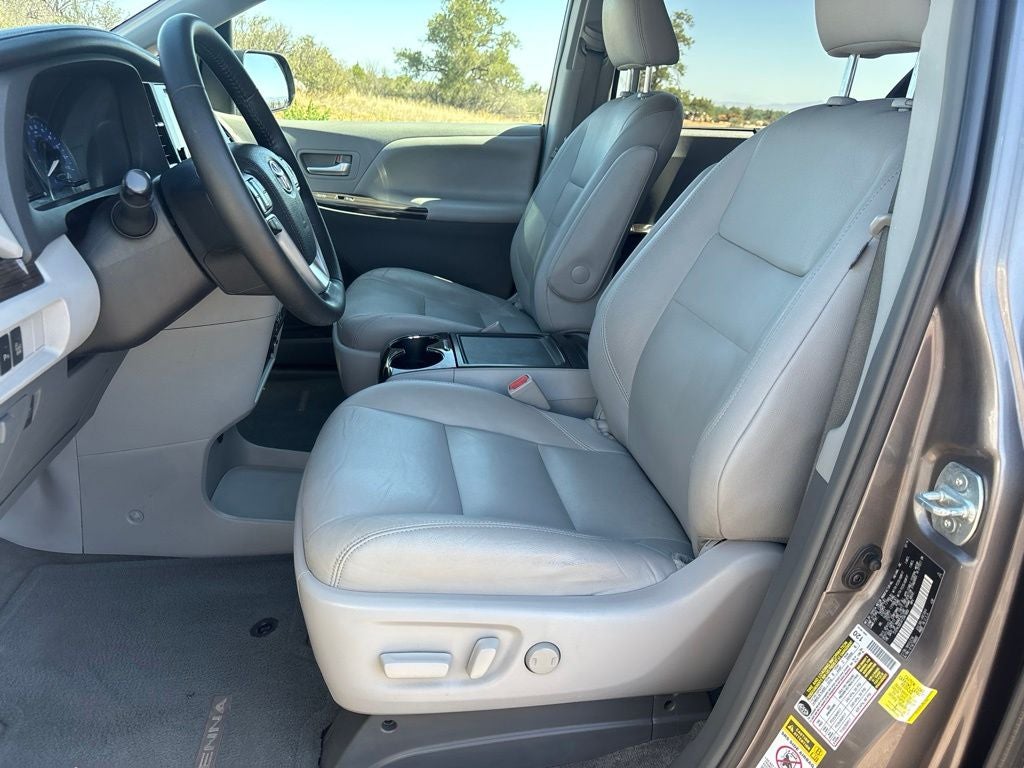 2015 Toyota Sienna XLE 8 Passenger