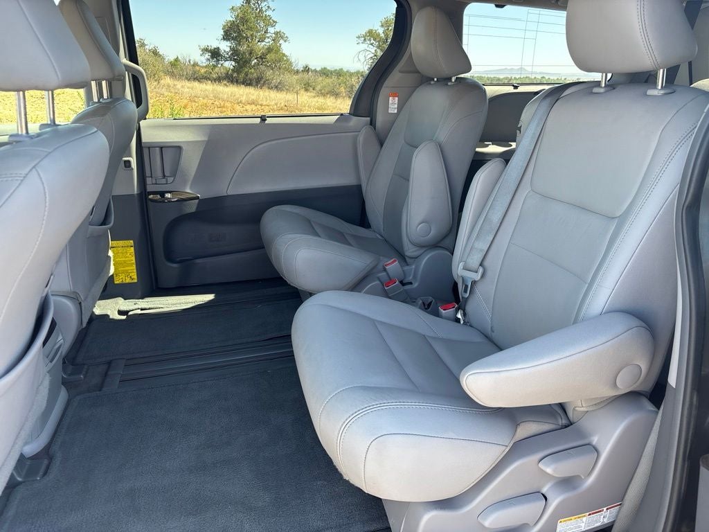 2015 Toyota Sienna XLE 8 Passenger