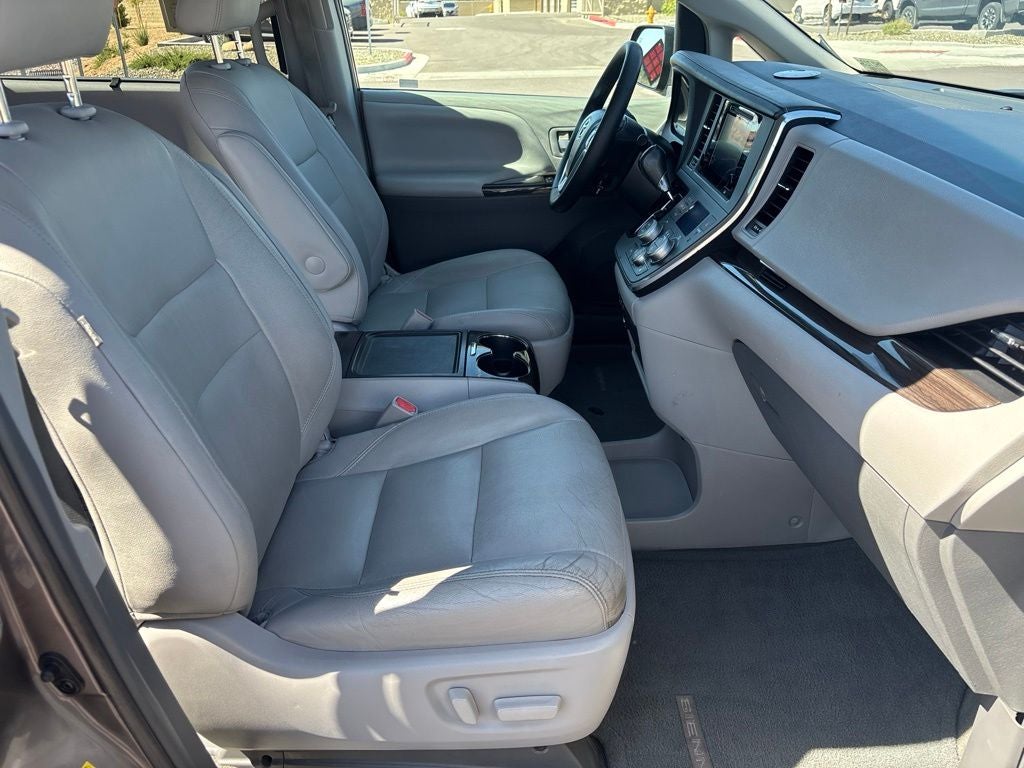 2015 Toyota Sienna XLE 8 Passenger