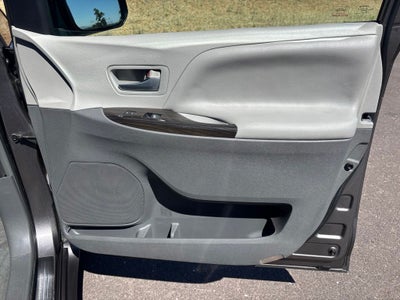 2015 Toyota Sienna XLE 8 Passenger