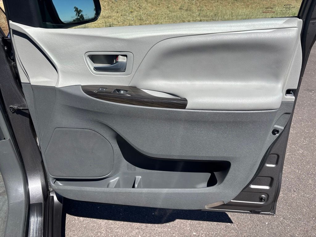 2015 Toyota Sienna XLE 8 Passenger
