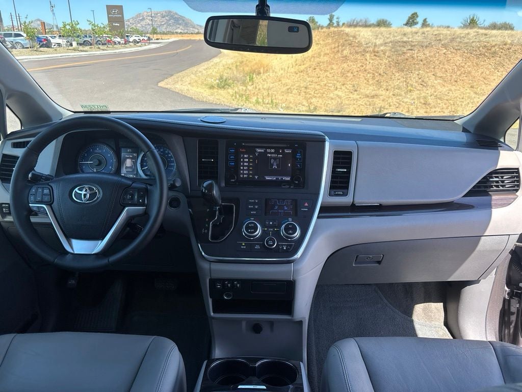 2015 Toyota Sienna XLE 8 Passenger