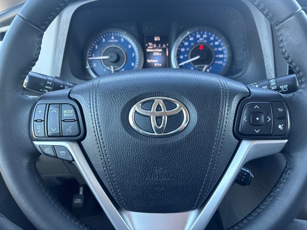 2015 Toyota Sienna XLE 8 Passenger