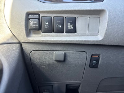 2015 Toyota Sienna XLE 8 Passenger