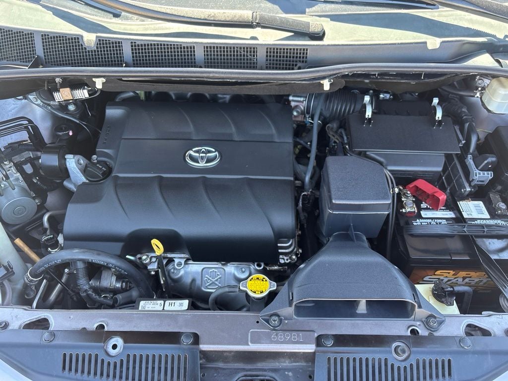 2015 Toyota Sienna XLE 8 Passenger