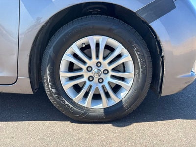 2015 Toyota Sienna XLE 8 Passenger
