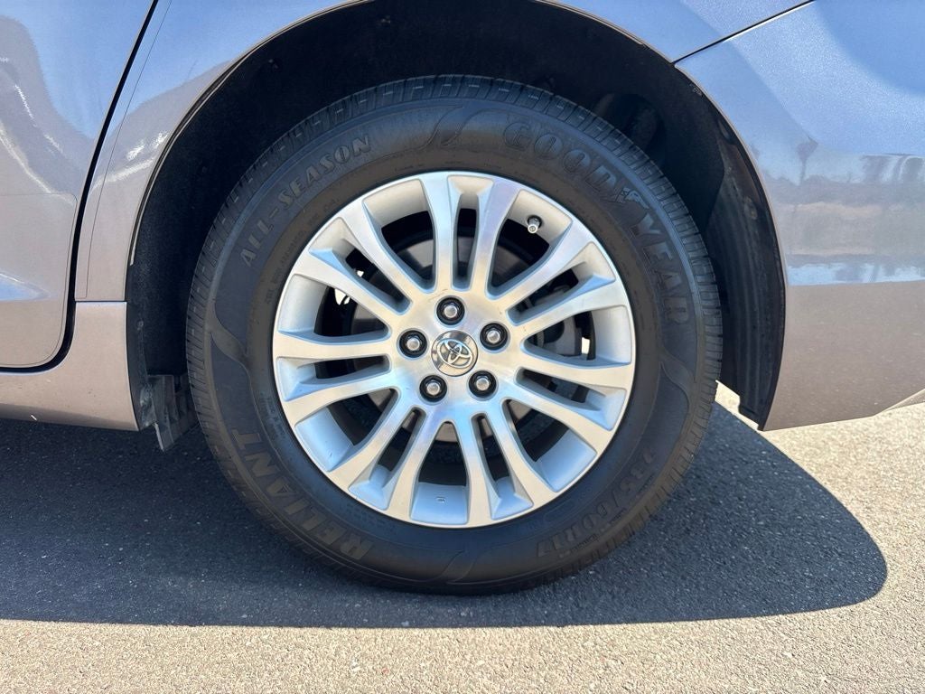 2015 Toyota Sienna XLE 8 Passenger