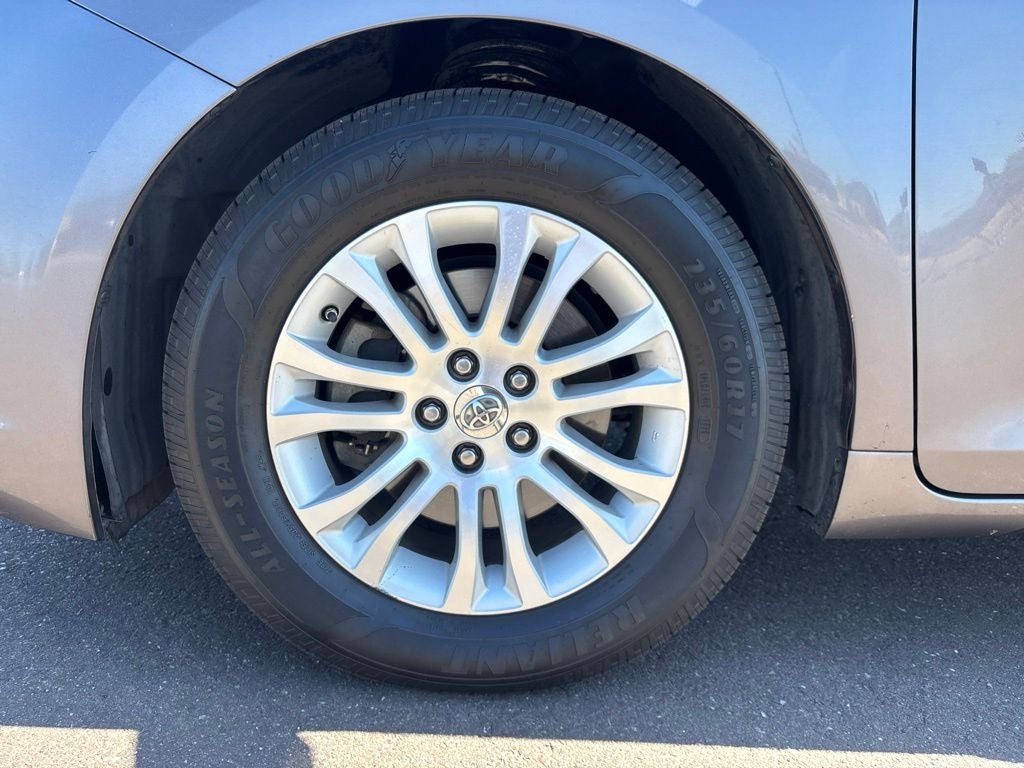 2015 Toyota Sienna XLE 8 Passenger