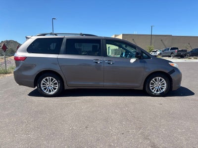 2015 Toyota Sienna XLE 8 Passenger