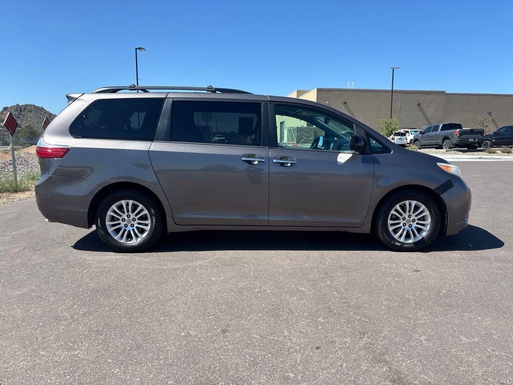 2015 Toyota Sienna XLE 8 Passenger