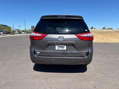 2015 Toyota Sienna XLE 8 Passenger