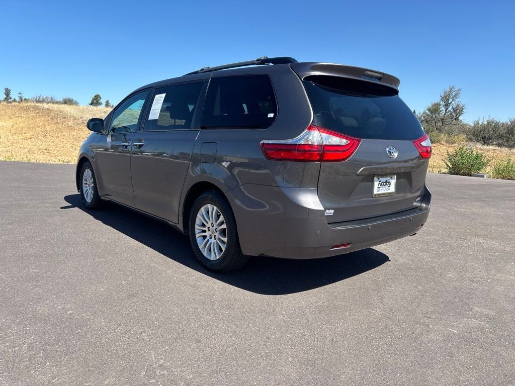 2015 Toyota Sienna XLE 8 Passenger