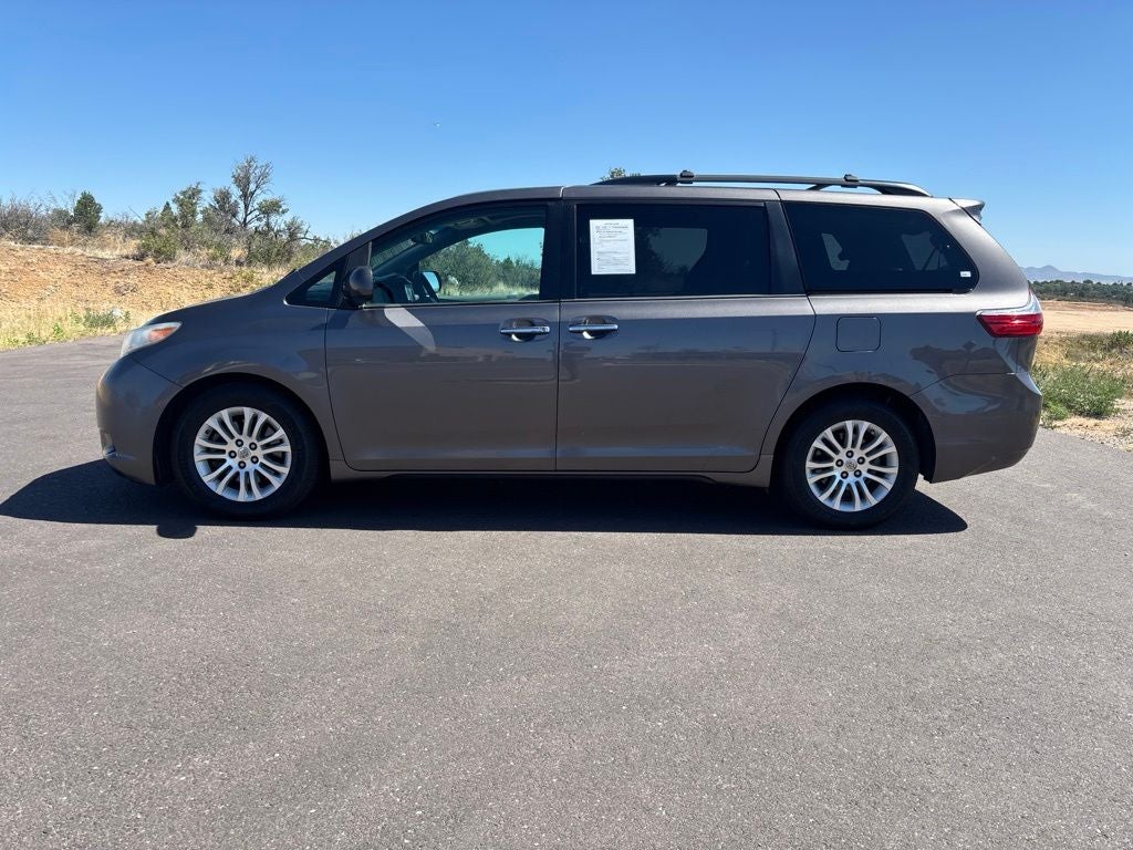 2015 Toyota Sienna XLE 8 Passenger