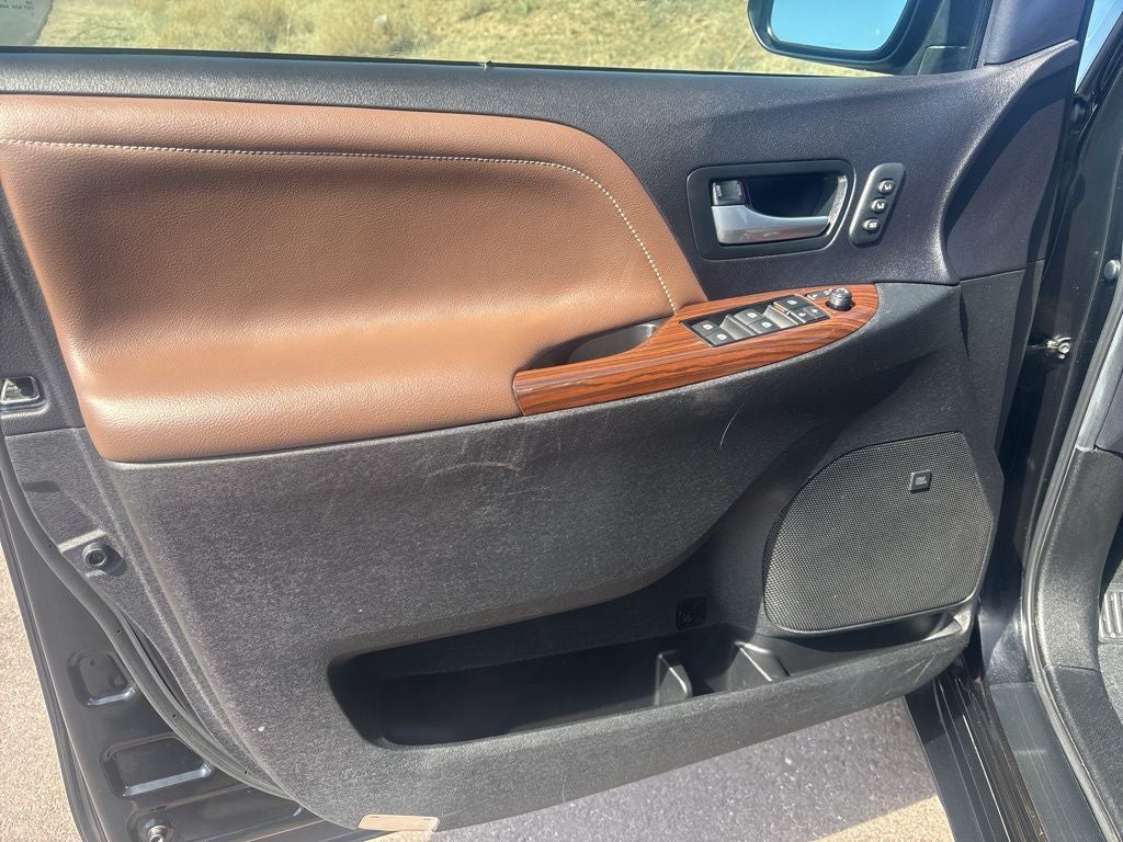 2017 Toyota Sienna Limited Premium 7 Passenger