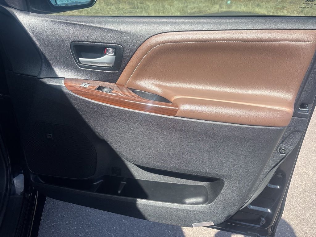 2017 Toyota Sienna Limited Premium 7 Passenger
