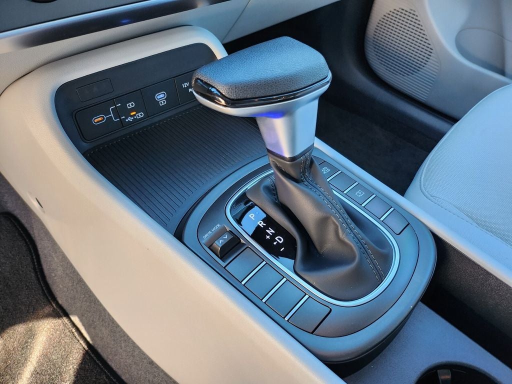 2025 Hyundai KONA SE