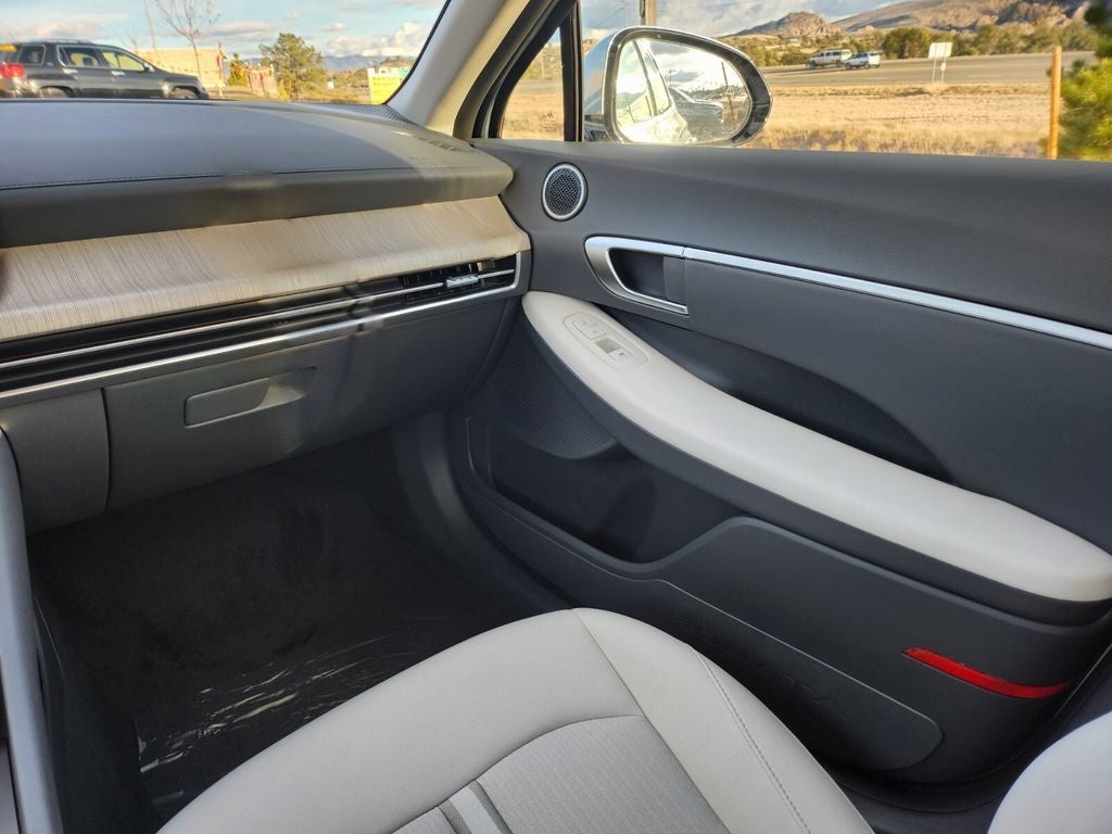 2026 Hyundai SONATA HYBRID SEL