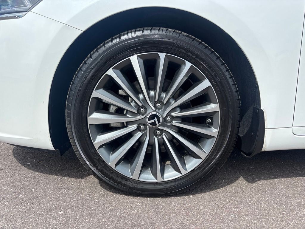 2017 Kia Cadenza Premium