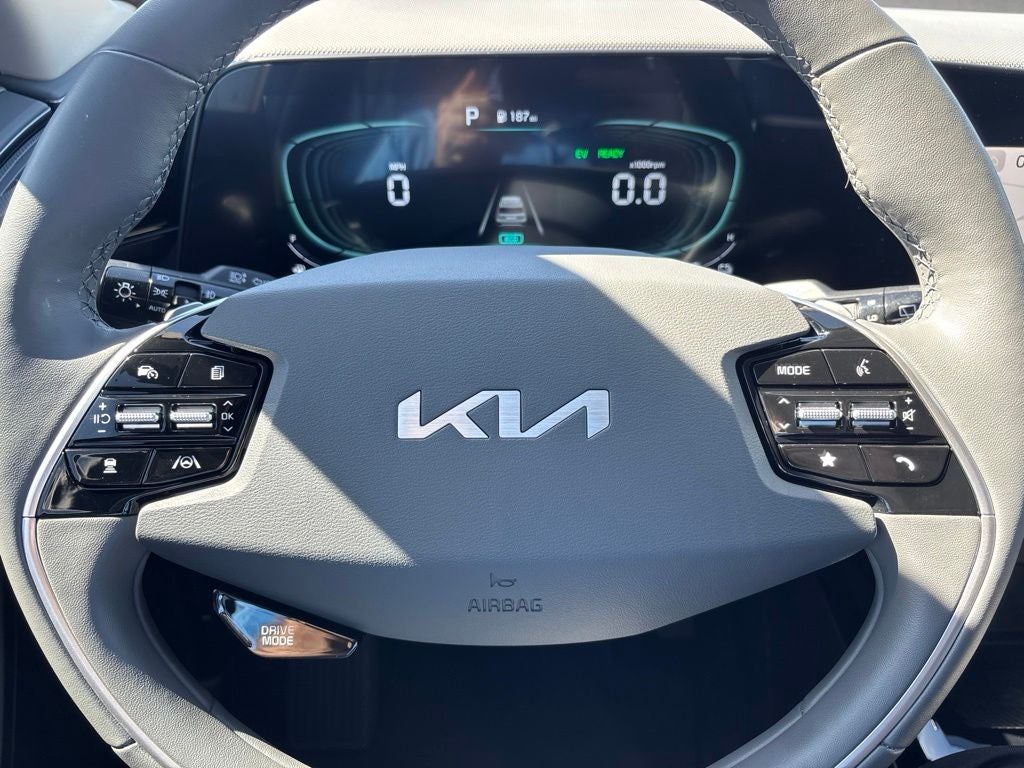 2024 Kia Niro SX