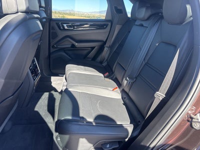 2023 Porsche Cayenne Base