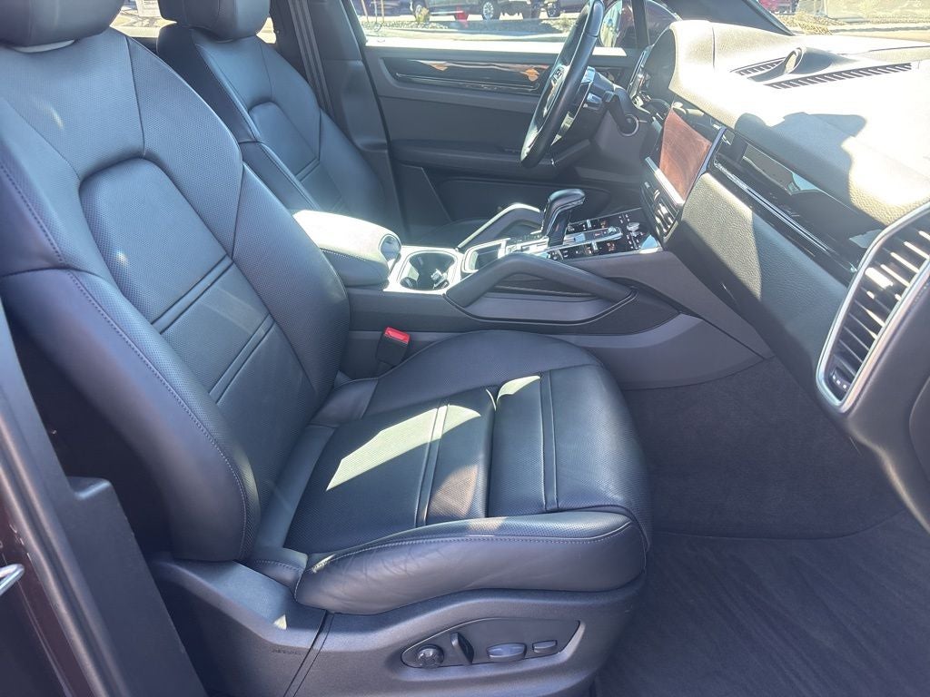 2023 Porsche Cayenne Base